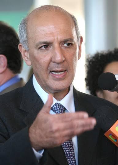 Entre a Caneta do Juiz e o Voto das Ruas: Por que a Oposição não Abre Mão de Arruda